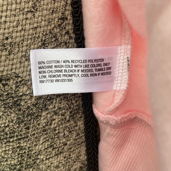 WILD FABLE
CROPPED HODDIE SWEATSHIRT new 🆕 - Picture 4 of 5